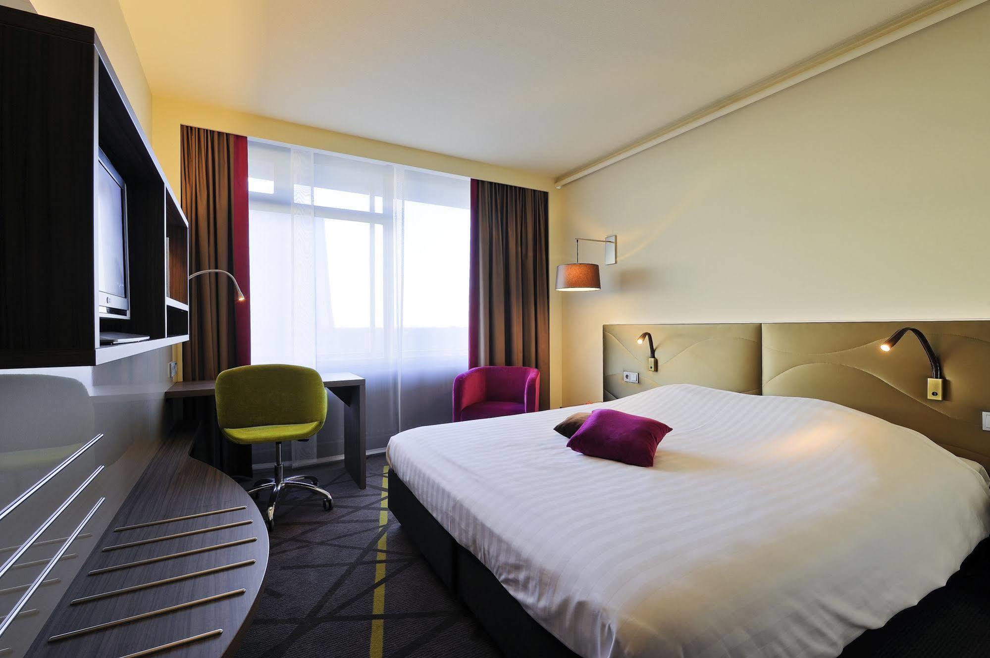 Mercure Hotel Groningen Martiniplaza Exterior photo